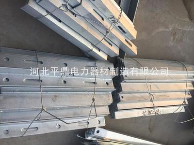 角铁横担L63*6*1500 10KV电力线路的正担核心金具解析
